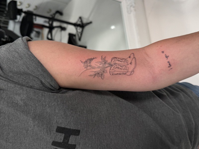 Color tattoo — traditional flash in full saturation