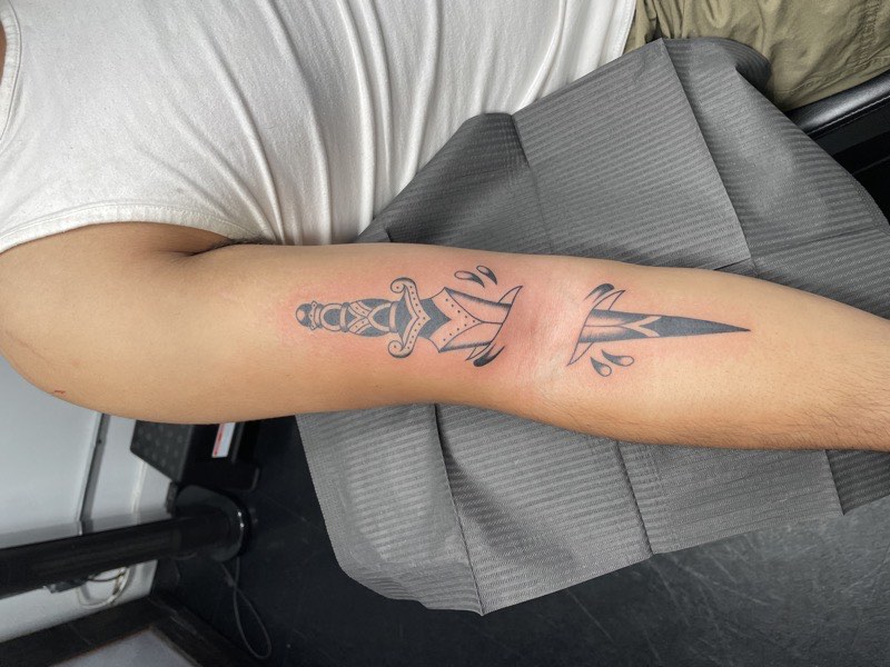 Traditional pin-up tattoo — mid-century American feminine iconography