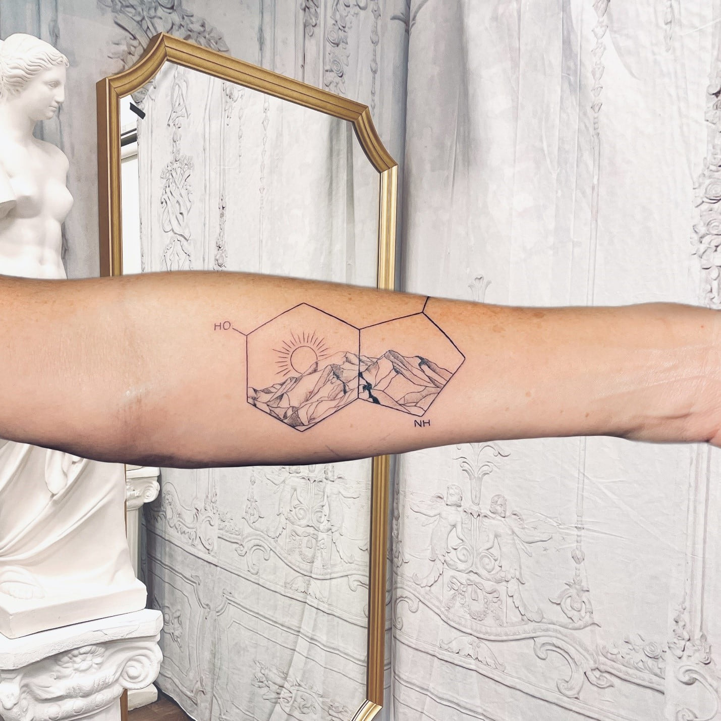 Walk-in Tattoos For Minimalists: Simple And Elegant Tattoo Ideas — Apollo Studio Los Angeles